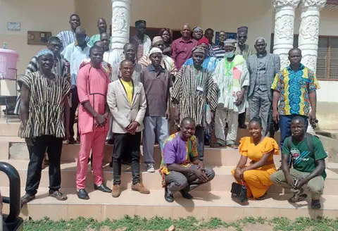 Le Dr Dapila avec les Nabnam